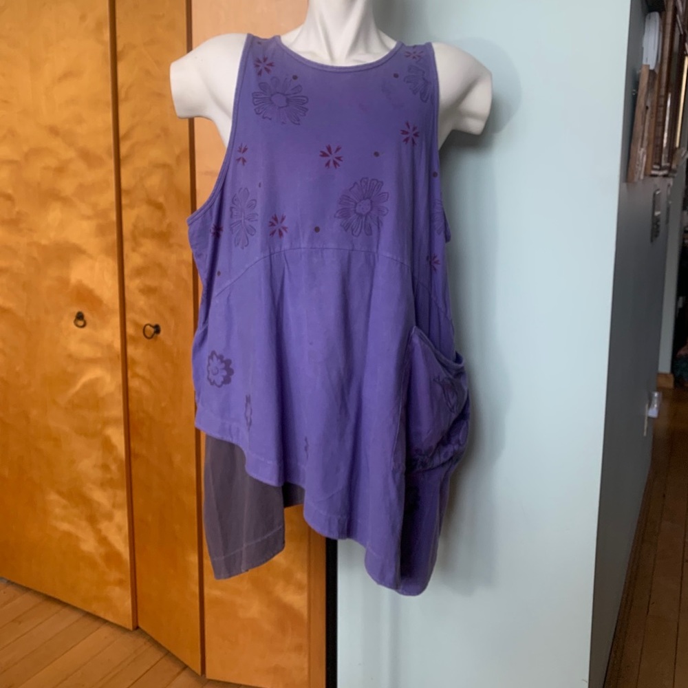 Tunic. Silk-screened F & B.  Layered.